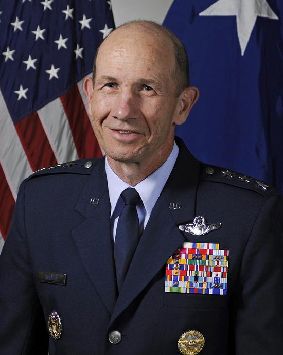 
	美国空军作战司令部司令麦克·霍姆斯将军 
