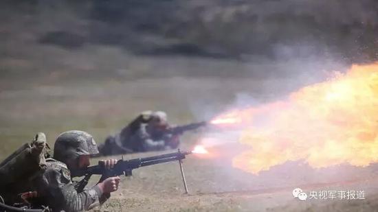 旅属工化营的喷火分队前出,对掩体内的“残余之敌”予以“扫荡”