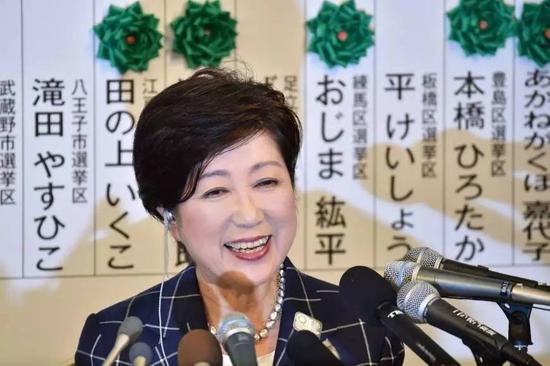 7月2日，东京都知事小池百合子领导的“都民第一会”在东京都议会选举中，以压倒性优势跃升为东京都议会第一大政党。（《日本时报》）