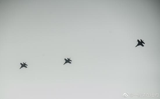 
	网络上分享的备战“航空飞镖”的教练-10机队 
