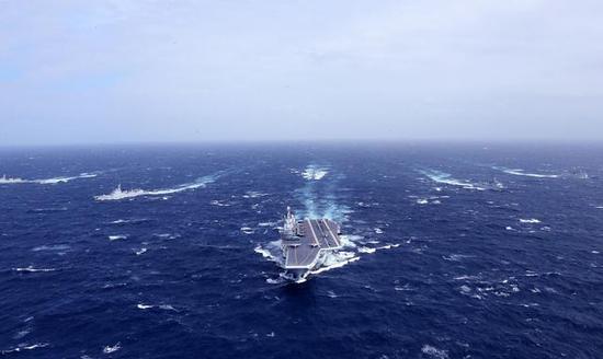 辽宁舰编队返程穿过台湾海峡