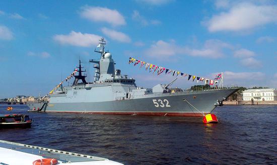 俄军勇敢号护卫舰，满载排水量2100吨