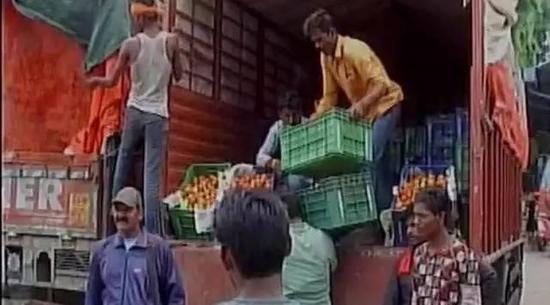 �·���ӡ�Ƚ�����վ��һλ����Ա���棺