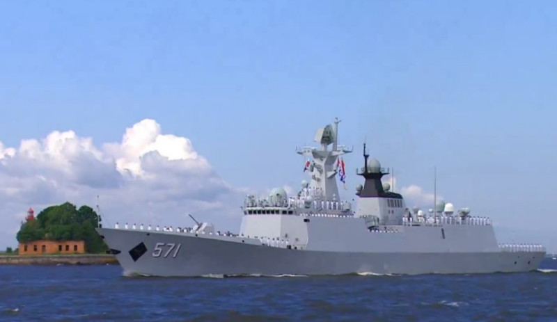 中国军舰在俄参加阅舰式抢走俄军风头 