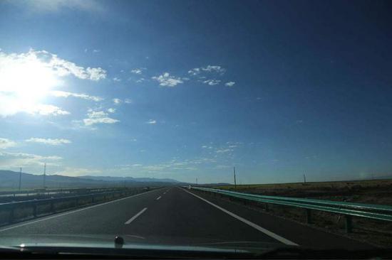 中国在青藏高原神秘公路开通 或将有重大军事