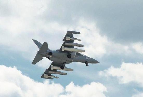 教练10将成中国下一代攻击机 外挂能力超越强5|中国|教练机|空军_新浪军事_新浪网