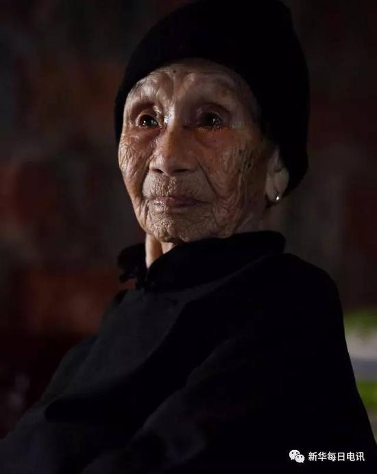 ��������ǰ�ں�����ˮ����������Ӣ�����ҶѴ���У�8��2���㣩���»�������������