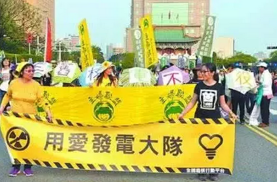 ��/�ڰ�����