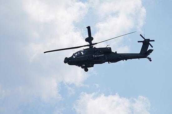 图为美军AH-64“阿帕奇”武装直升机。 视觉中国资料图
