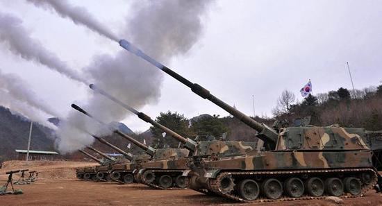 图片：韩国K-9自行火炮发射阵地。