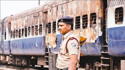 ӡ���µ��һ����ȫ��Ավ�ڱ��ջٵĻ𳵳����ԡ�