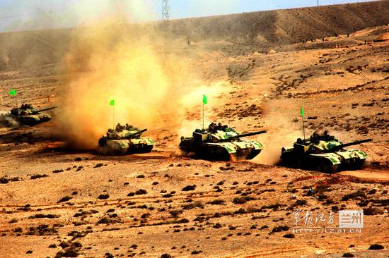首次朱日和军演:展示中国军队新编制新战法