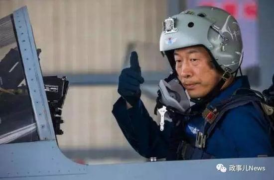 另外，地空导弹第一方队领队、原北京军区空军副参谋长刘明豹少将，已任中部战区空军副参谋长。