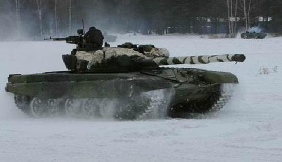 芬兰陆军装备的T-72主战坦克