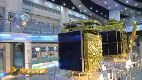 在中国航天科集团五院的展厅里,摆放着从东方红一号到东方红四号卫星的真实产品,它们见证了中国通信卫星的发展之路。