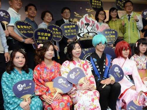 为此，台南观光旅游局长王时思等人，干脆穿上日式浴衣，打扮成日本人。