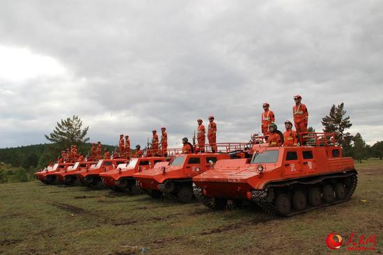 地面装甲部队严阵以待