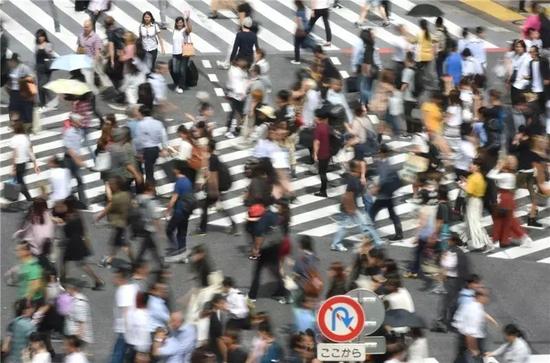 9月15日的东京街头。新华社/法新