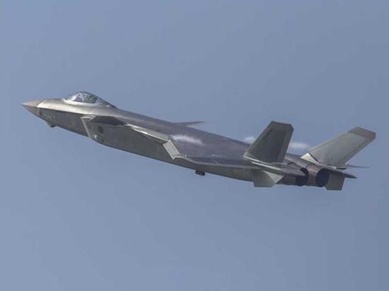 歼20为何能对付f22 因我军为其配备这三款超级导弹