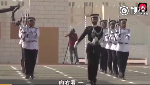 虽然比起咱原装的中国阅兵还有些差距,但看看这正步踢得也是蛮标准了。