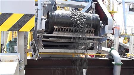 从海底热水矿床开采出来的矿石