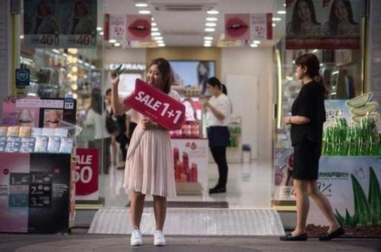 ▲2017年的国庆黄金周,少了中国游客的韩国旅游业一片惨淡。