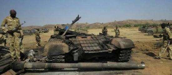 俄制T-72AV坦克被击毁