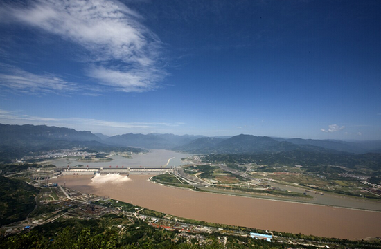 三峽全景 圖片來源：國務(wù)院三峽工程建設(shè)委員會(huì)辦公室