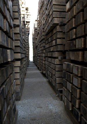 铁轨枕木堆,博特赖特公司广告图