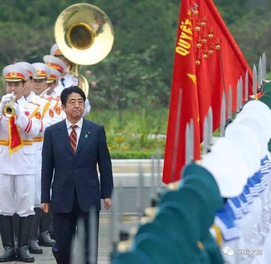 2017年1月，安倍访问越南，承诺助越南强化海上安全保障力量 