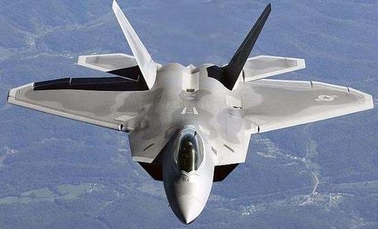 机翼面积比F-22要少四分之一，机动性能可能要逊于后者