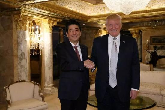 2016年11月17日 特朗普在特朗普大厦会见安倍