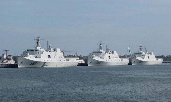 中国也大量建造了071型船坞登陆舰,两栖攻击舰也在发展之中