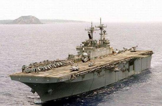 美国黄蜂级两栖攻击舰,它是美国超视距登陆基础