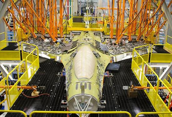 美国空军对F-16进行SLEP升级,可以使用到2030年,但是费用也非常高