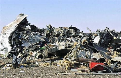 图为C-130J坠毁后的残骸。