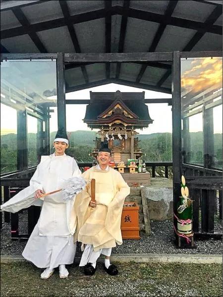 (图右为佐藤健一)