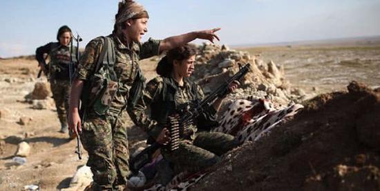 库尔德女兵在阿芙琳战役中伤亡惨重