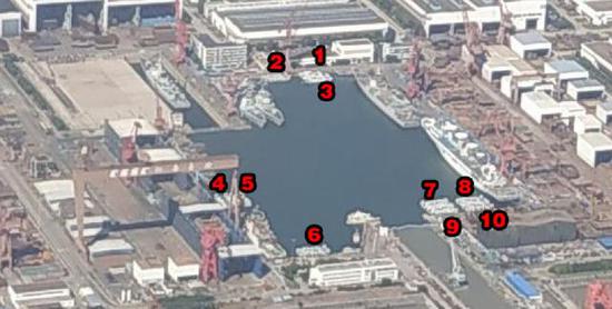 (在江南造船厂的港池中,出现了同时开工建造10艘726A型的盛况)