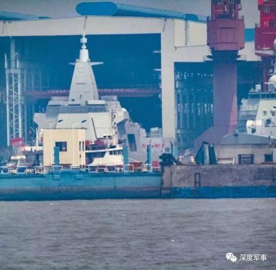 图2:正在建造中的055驱逐舰