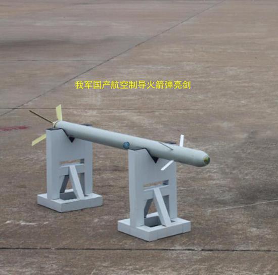 图片：几种国产制导火箭弹，注意与传统火箭弹相比，头部为钝圆而非尖锐。
