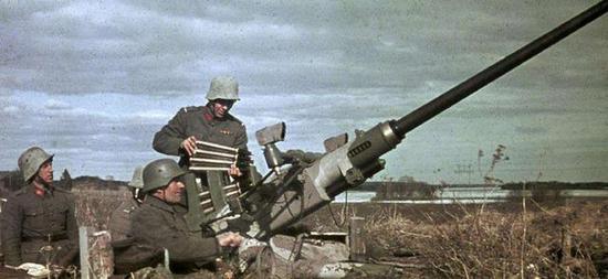 二战中的高射机关炮，以目视瞄准为主