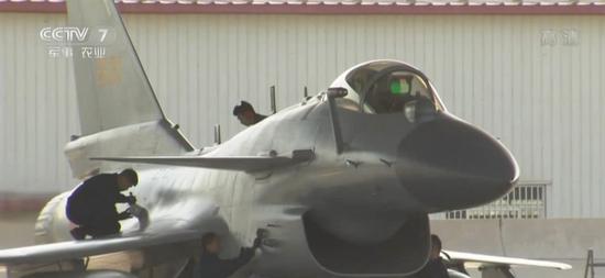 外媒:东南亚两国欲购买中国歼10C 中国已同意