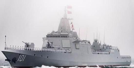 海上阅兵式中的055大驱