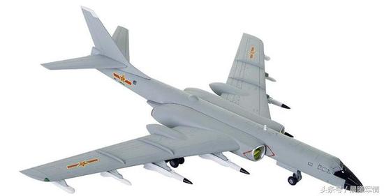 轰6J可以同时携带6枚鹰击12和2个电子战吊舱