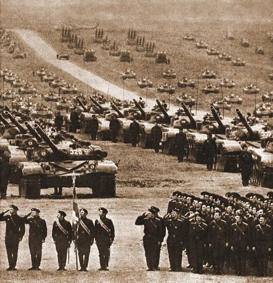 俄军40年来最大规模演习威慑西方 中国参演意