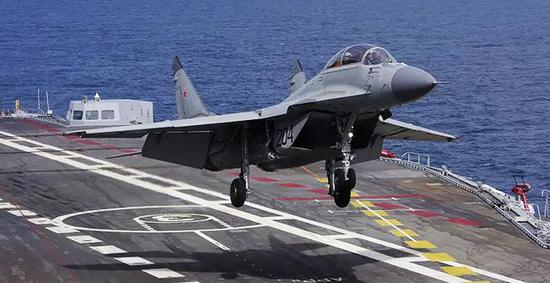 图为印度海军航空兵部队的米格-29K战斗机。