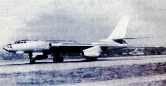 轰8的验证机——采用4台发动机的轰6I珍贵的首飞画面