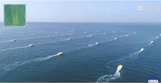无人艇编队现身南海变幻出航母造型