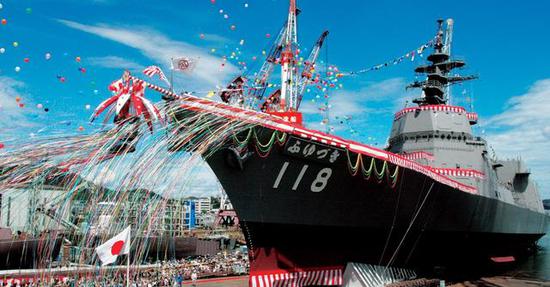 图为下水典礼上的